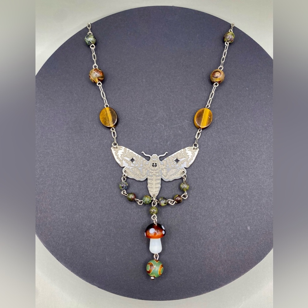 🍄🤎Tiger’s Eye Dragon’s Blood Tibetan Agate Mushroom Moth Necklace